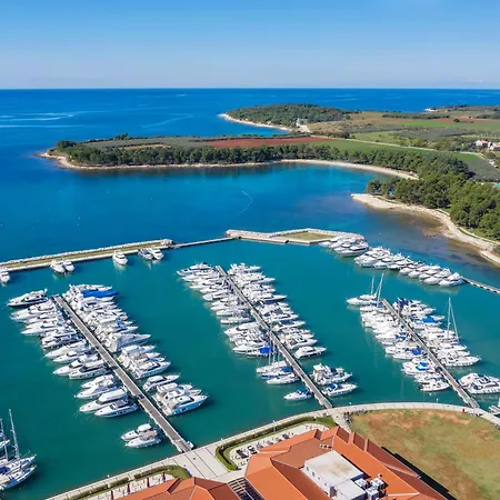 아파트 Martina Mit Terrasse By Interhome